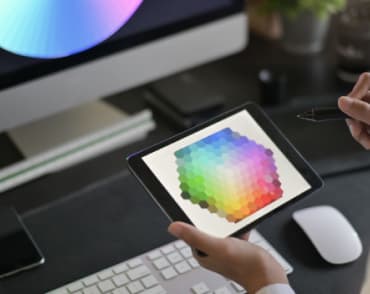 Paleta kolorów wyświetlona na tablecie